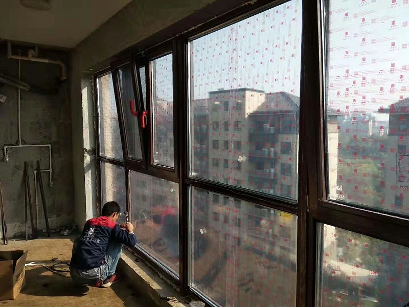 定制鋁包木門(mén)窗實(shí)安裝現(xiàn)場(chǎng)