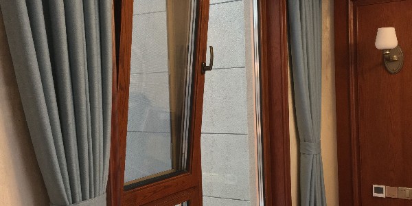 隔音鋁包木門(mén)窗廠(chǎng)家該如何選擇