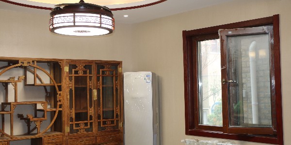 鋁包木門窗價(jià)格-在品質(zhì)的道路上越走越遠(yuǎn)