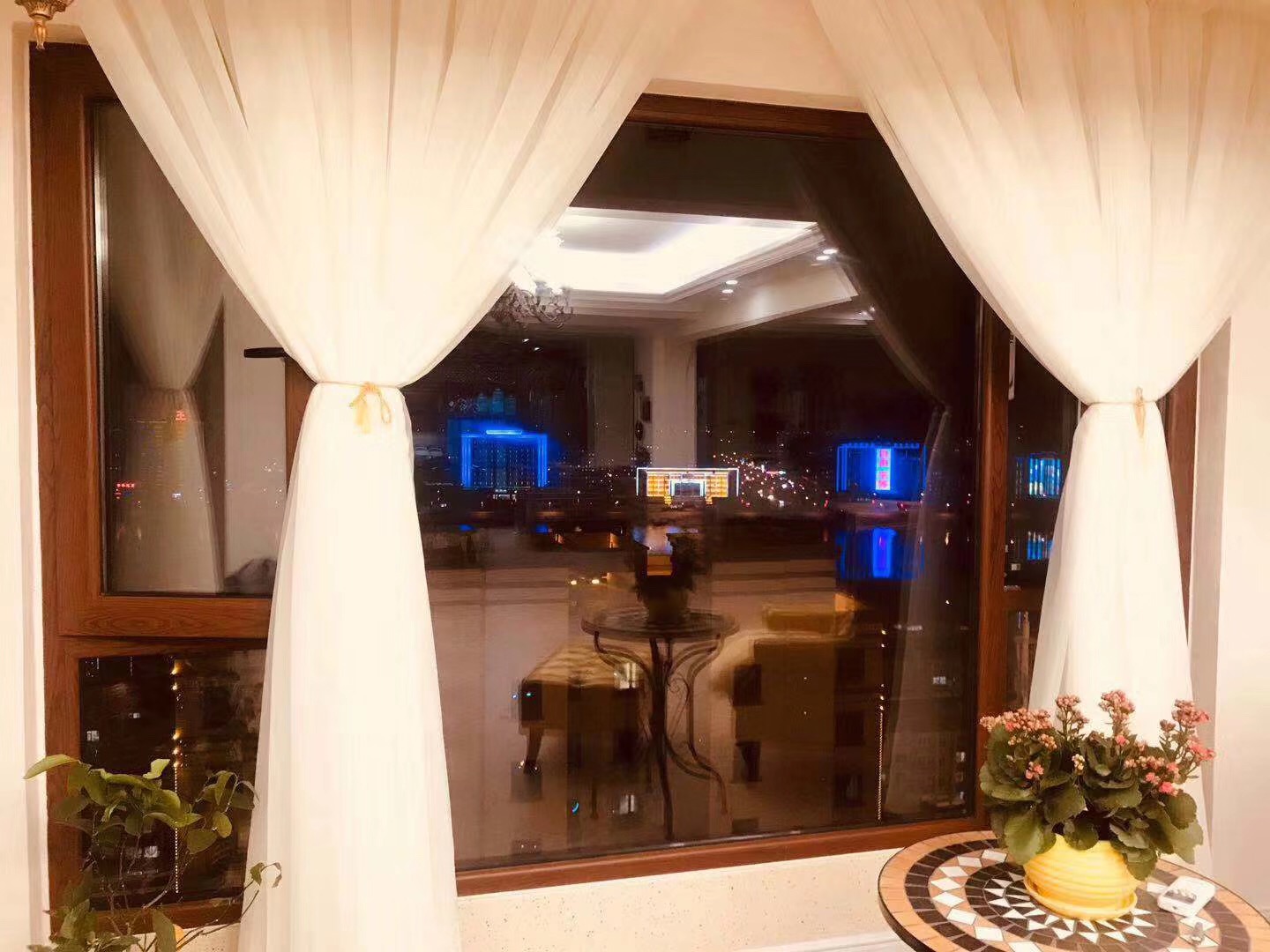 內(nèi)開內(nèi)倒鋁包木窗