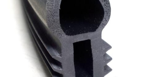 鋁包木窗為什么選擇發(fā)泡式密封條做密封？