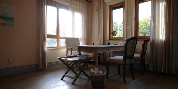 冷空氣來(lái)襲，定制鋁包木門窗為家人御寒